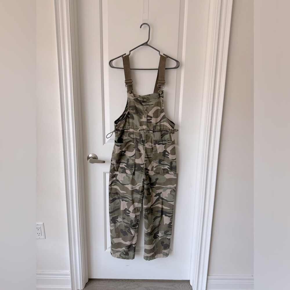 Camo overalls with adjustable straps/waist. Large Pockets! Size S